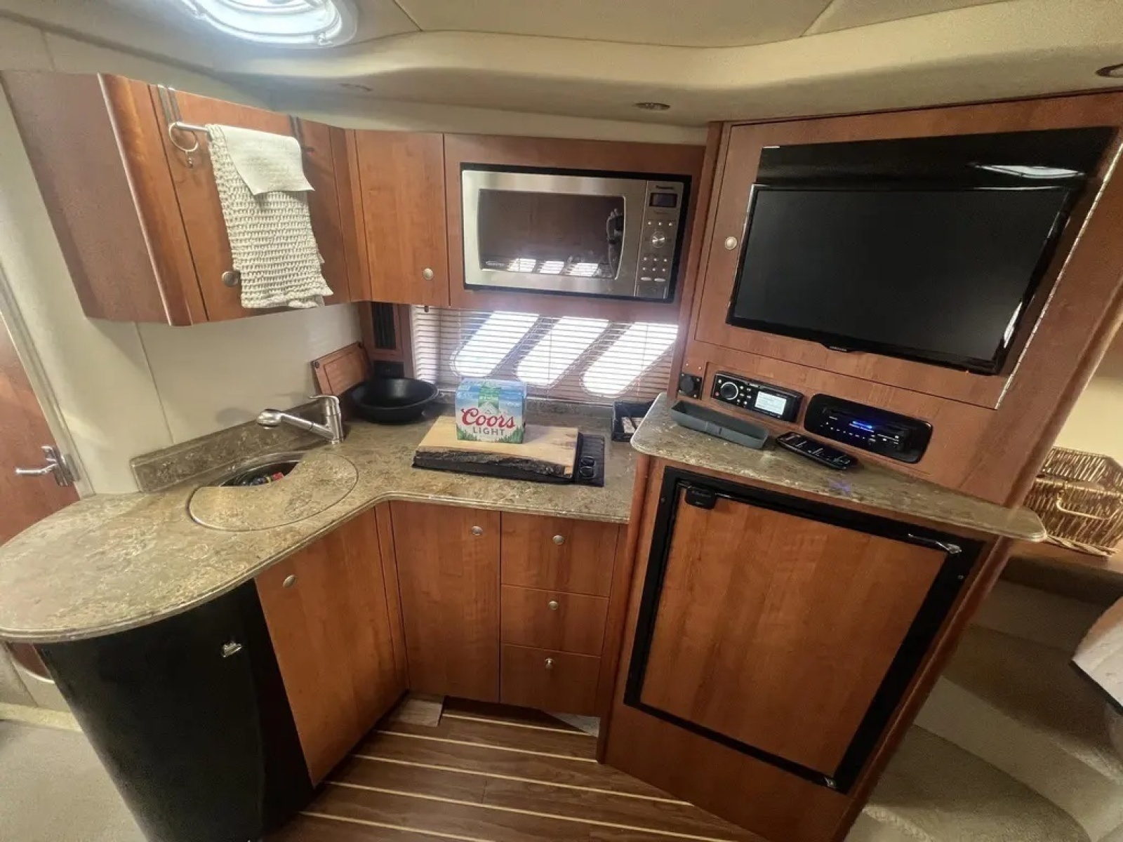 2010 Cruisers Yachts 360 Express