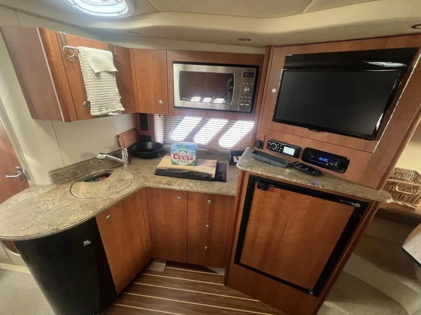 2010 Cruisers Yachts 360 Express