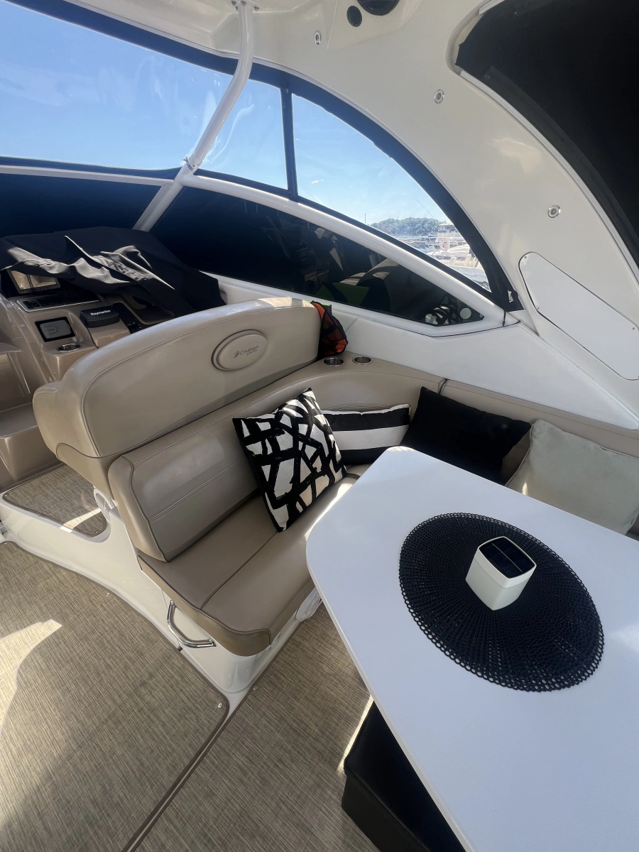 2010 Cruisers Yachts 360 Express
