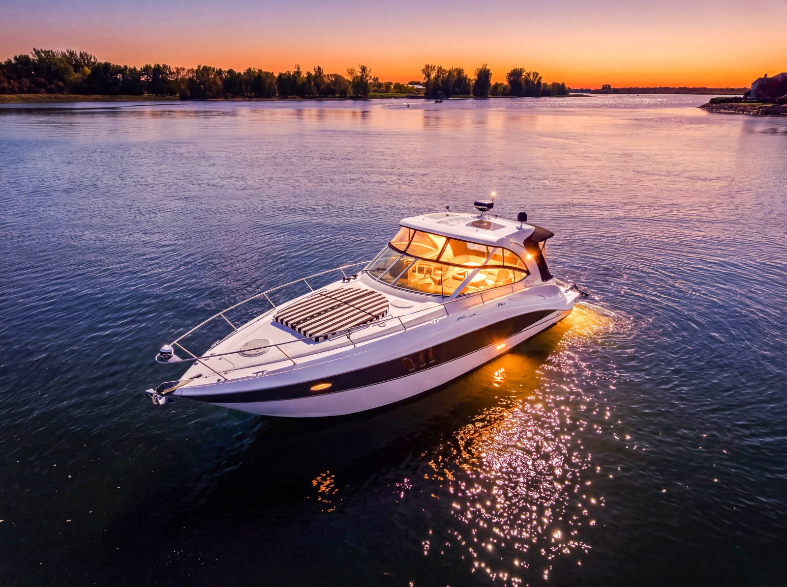 2010 Cruisers Yachts 360 Express