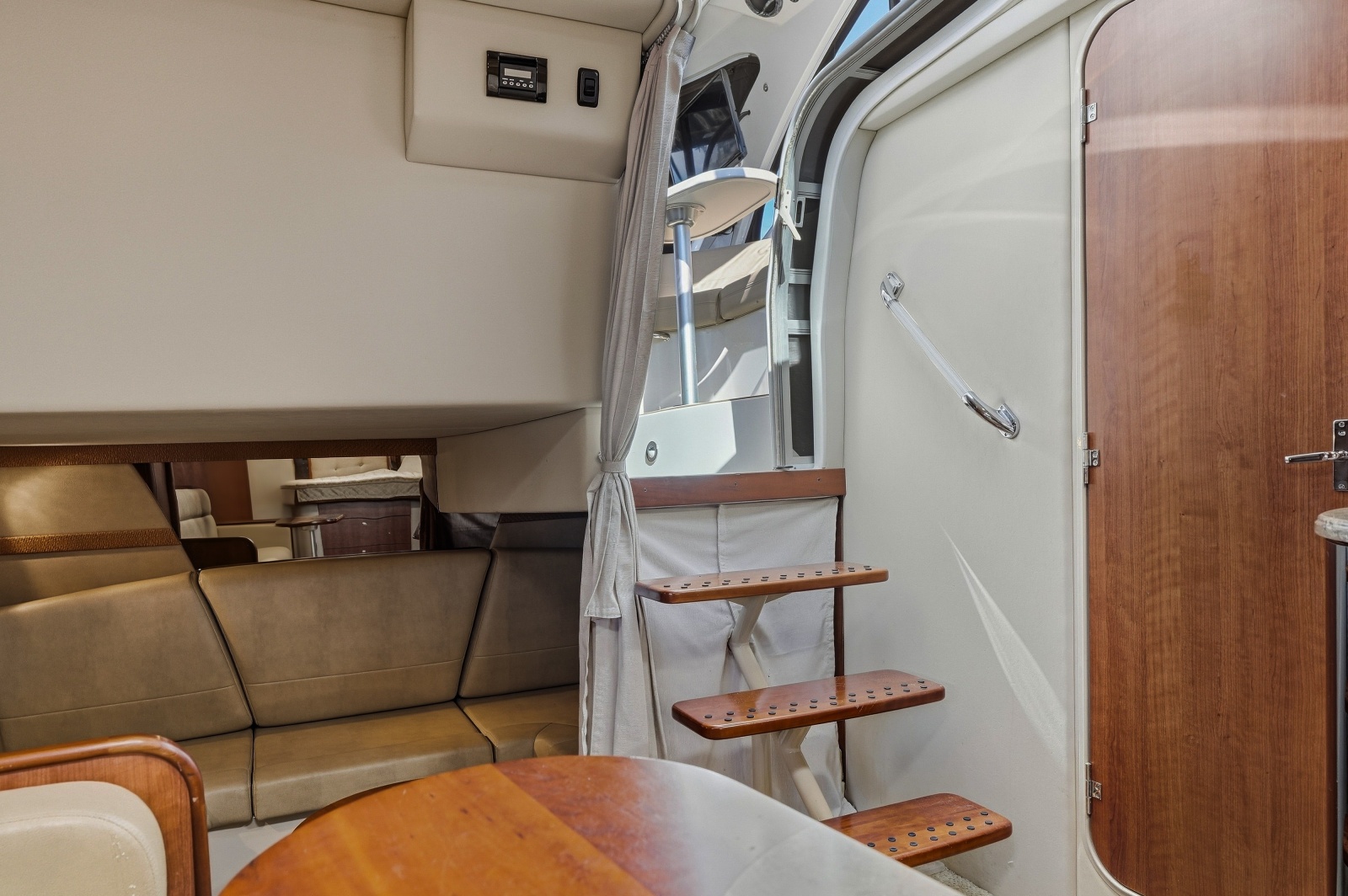 2010 Cruisers Yachts 360 Express
