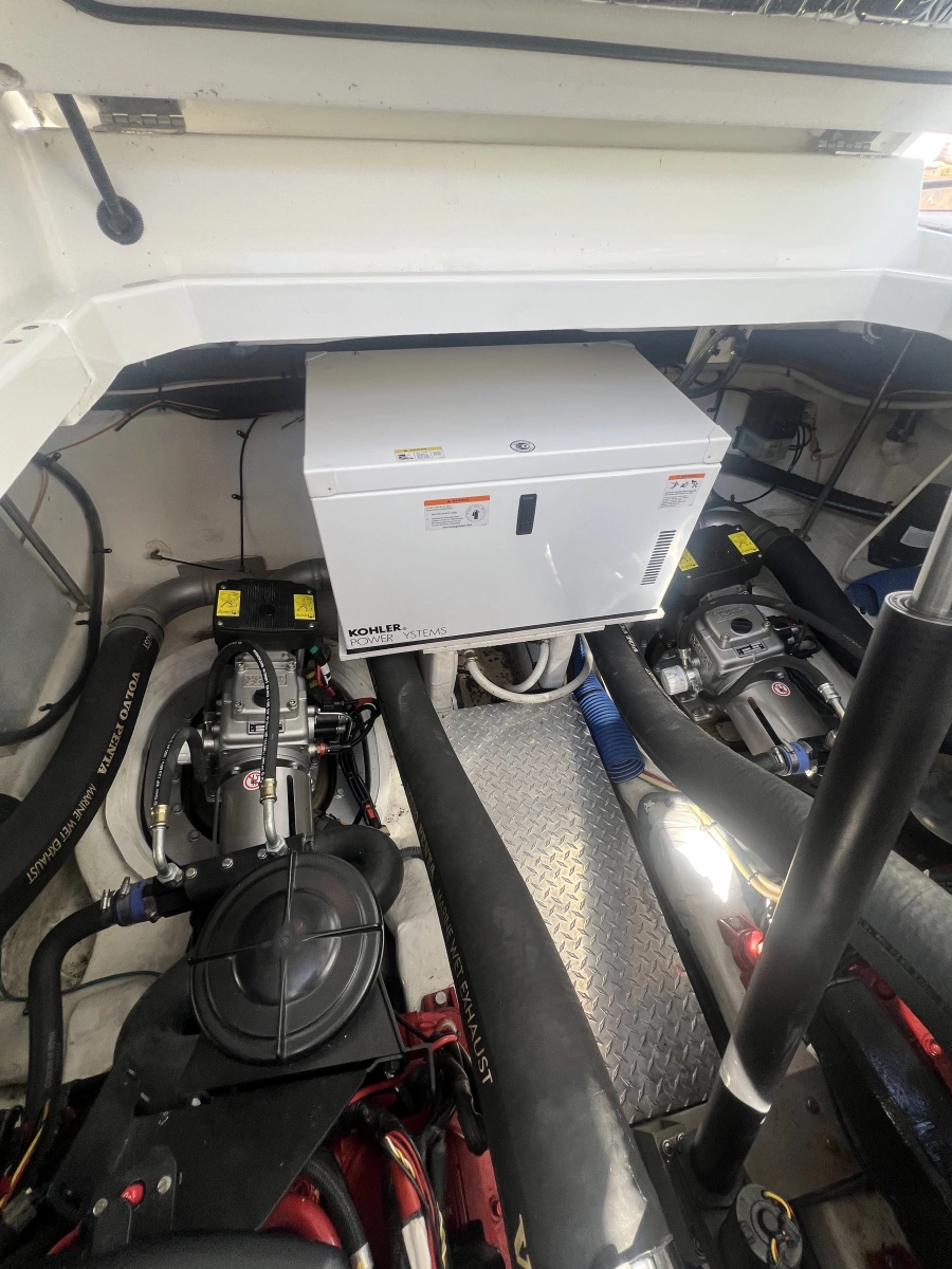 2010 Cruisers Yachts 360 Express