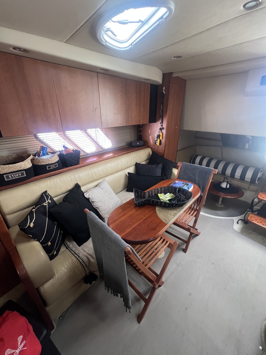 2010 Cruisers Yachts 360 Express