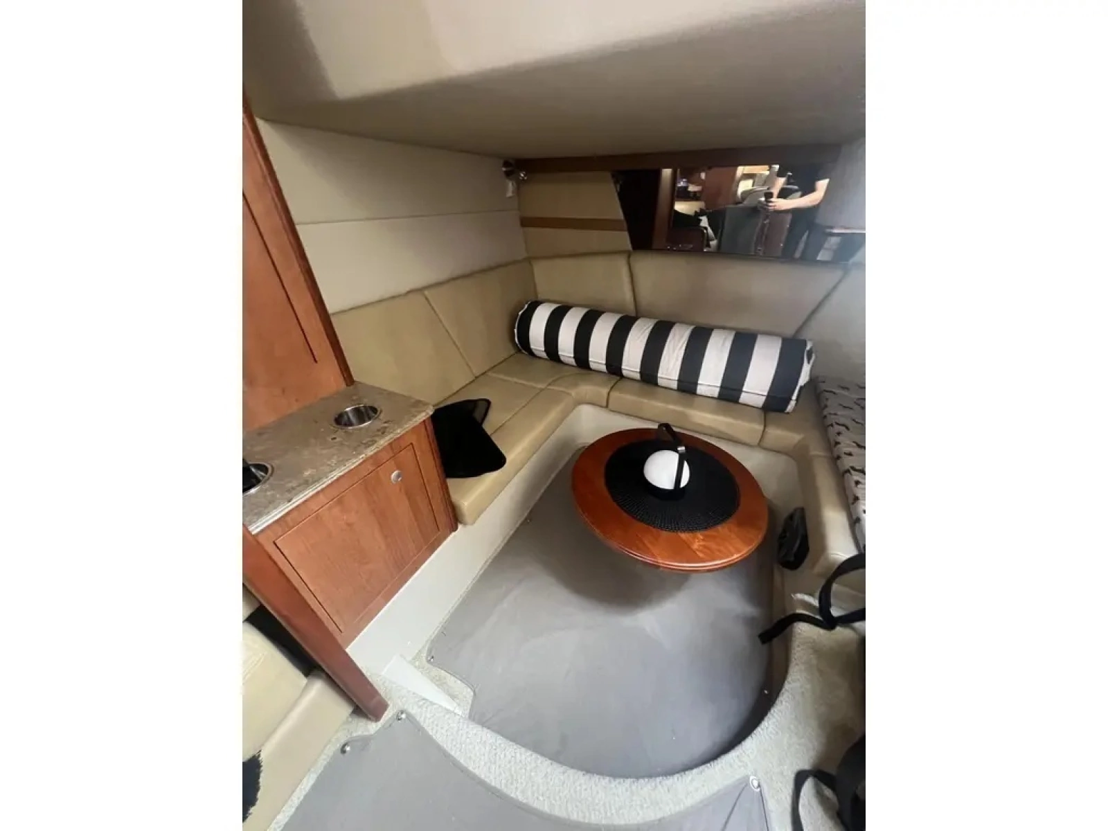 2010 Cruisers Yachts 360 Express