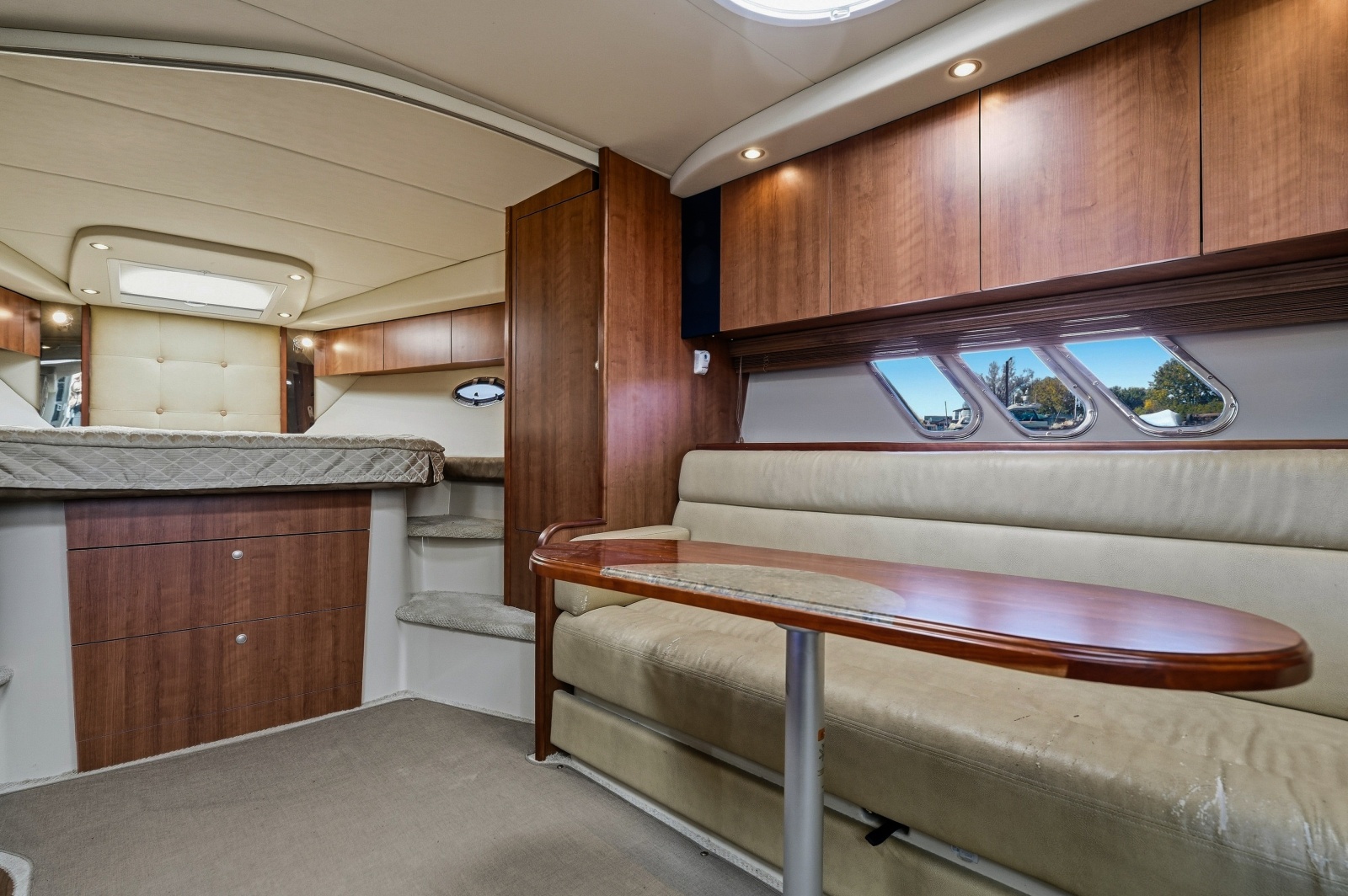 2010 Cruisers Yachts 360 Express