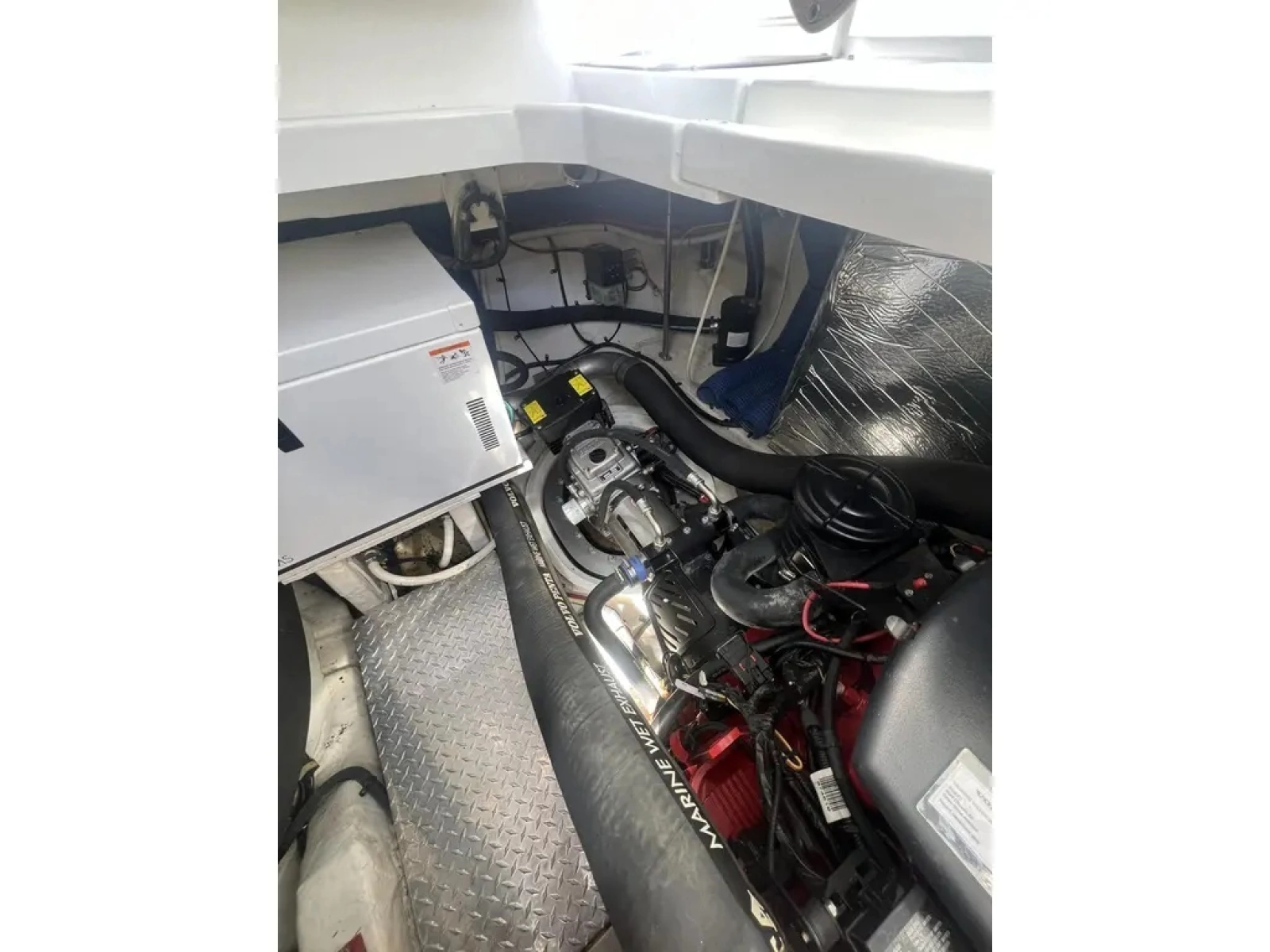 2010 Cruisers Yachts 360 Express