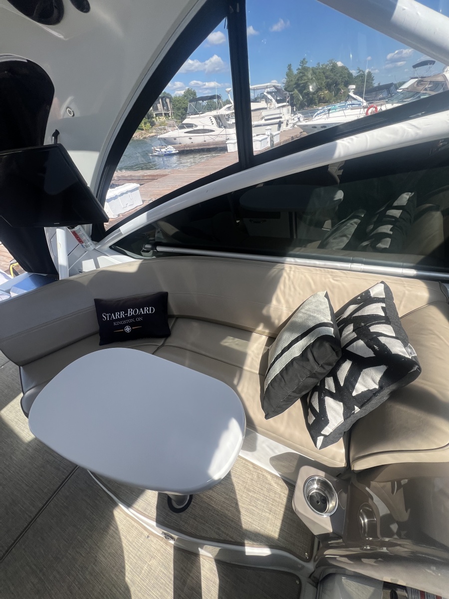 2010 Cruisers Yachts 360 Express