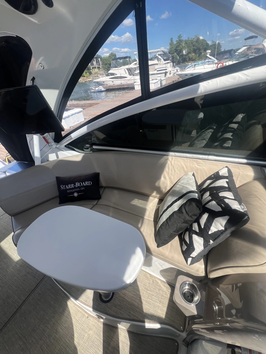 2010 Cruisers Yachts 360 Express