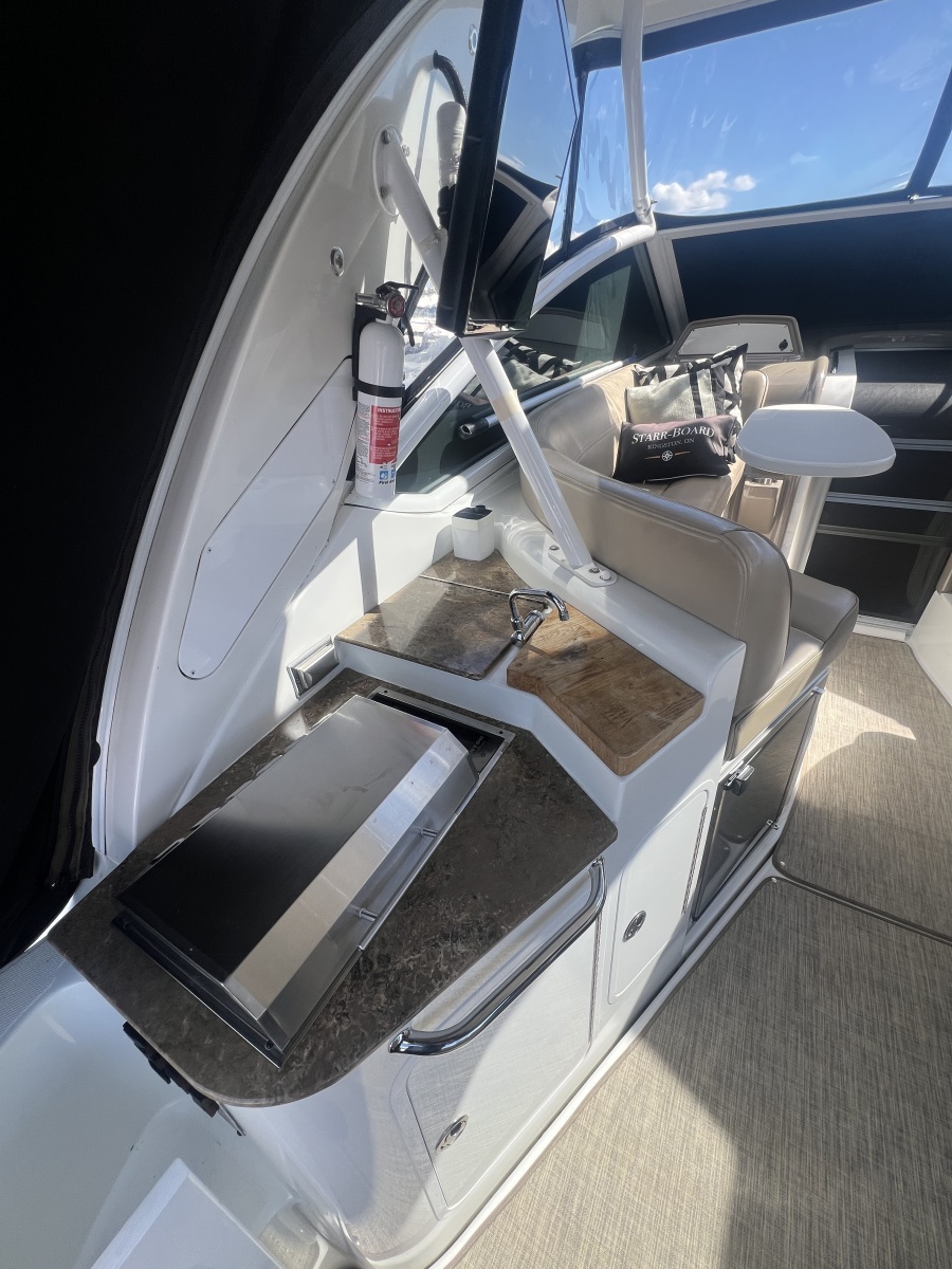 2010 Cruisers Yachts 360 Express