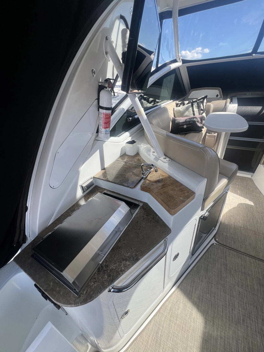 2010 Cruisers Yachts 360 Express