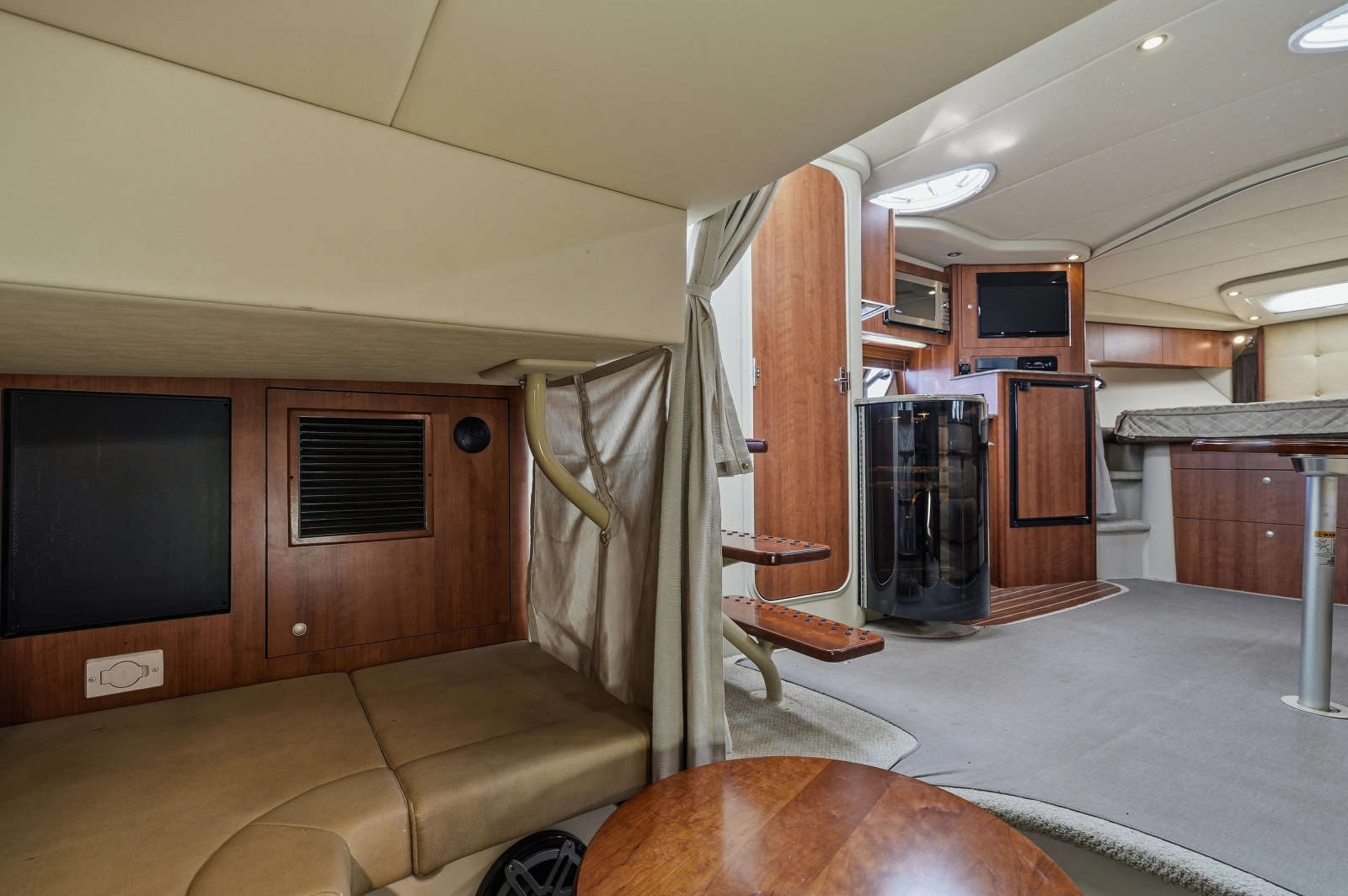 2010 Cruisers Yachts 360 Express