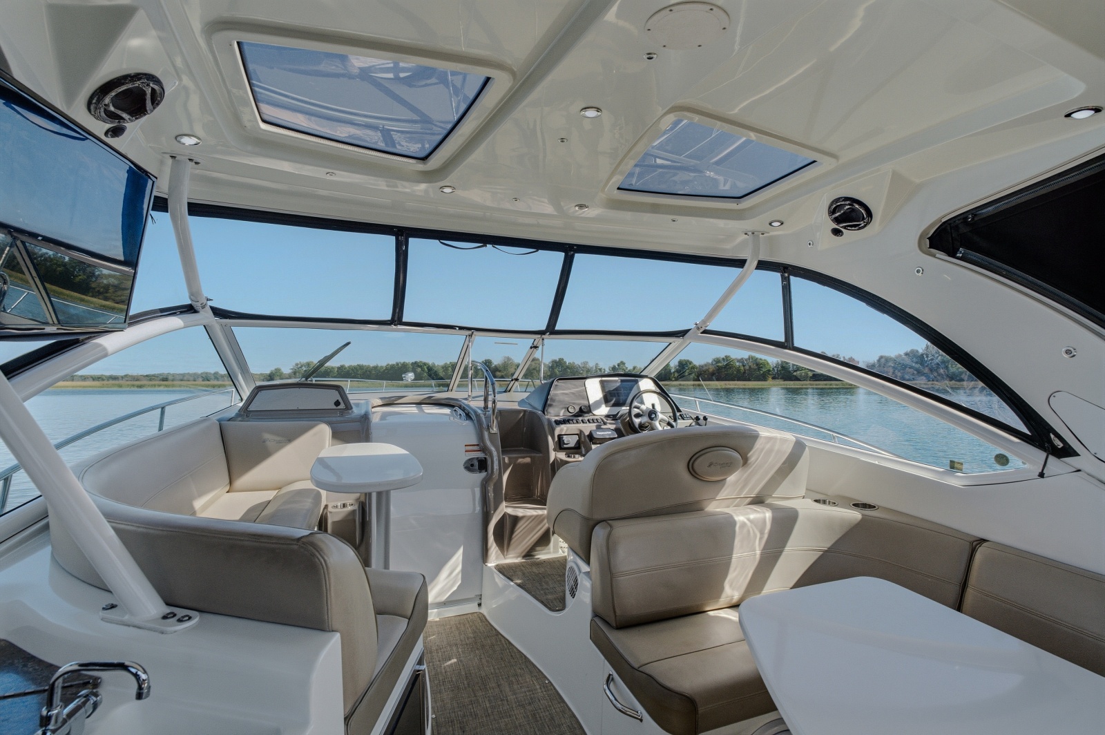 2010 Cruisers Yachts 360 Express