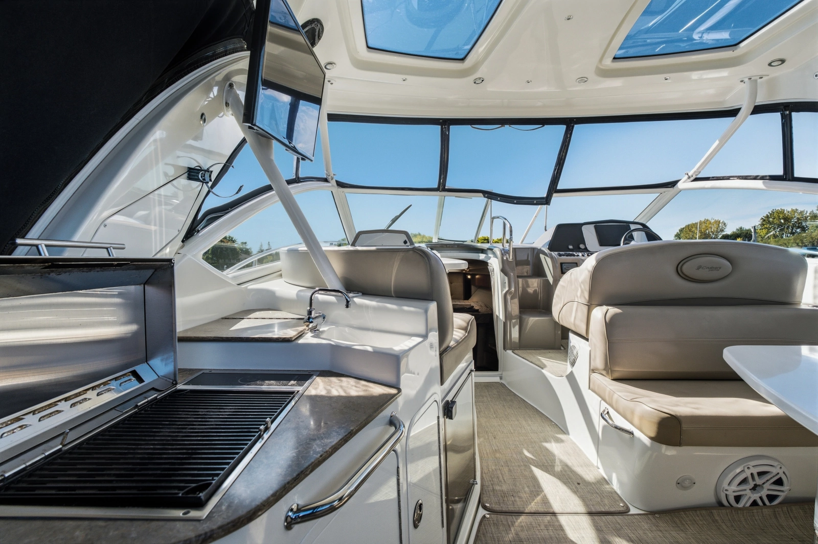 2010 Cruisers Yachts 360 Express