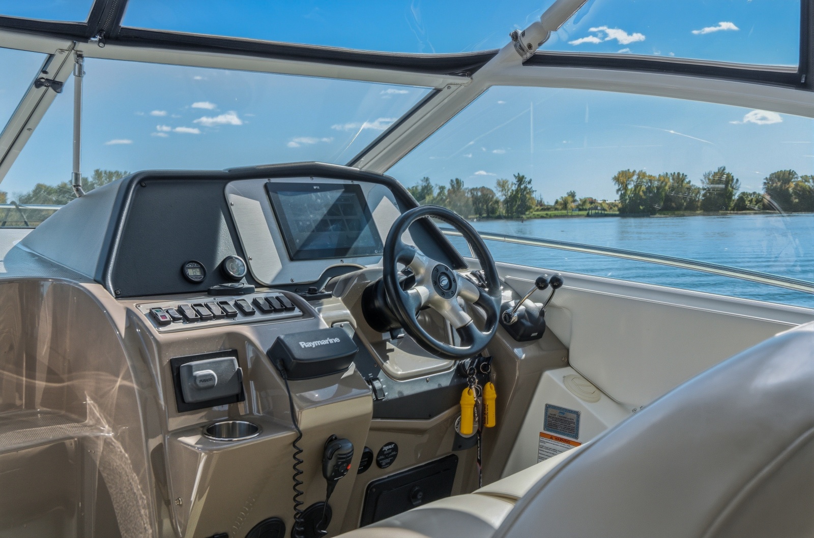 2010 Cruisers Yachts 360 Express
