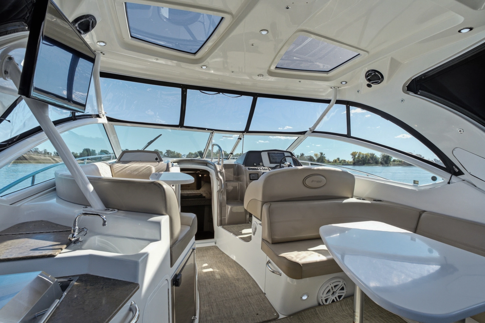 2010 Cruisers Yachts 360 Express
