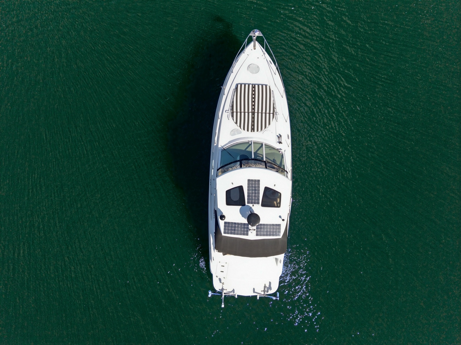 2010 Cruisers Yachts 360 Express