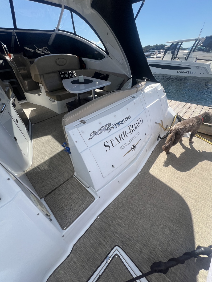 2010 Cruisers Yachts 360 Express