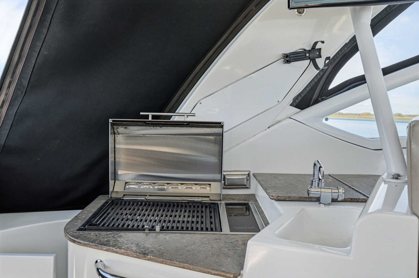 2010 Cruisers Yachts 360 Express