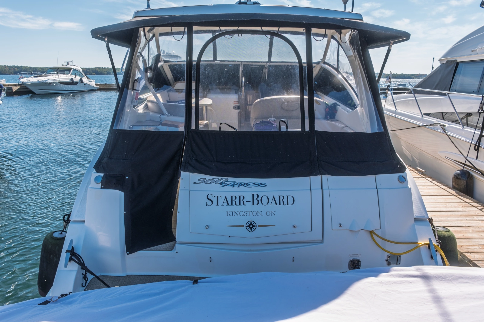 2010 Cruisers Yachts 360 Express