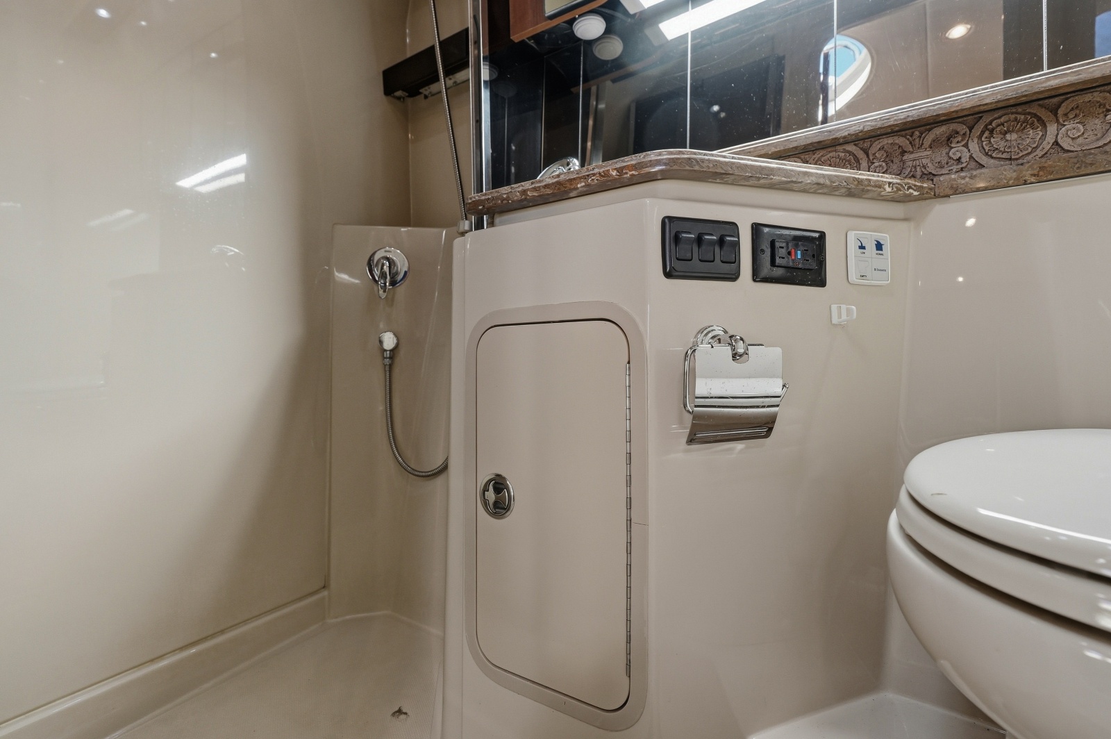 2010 Cruisers Yachts 360 Express