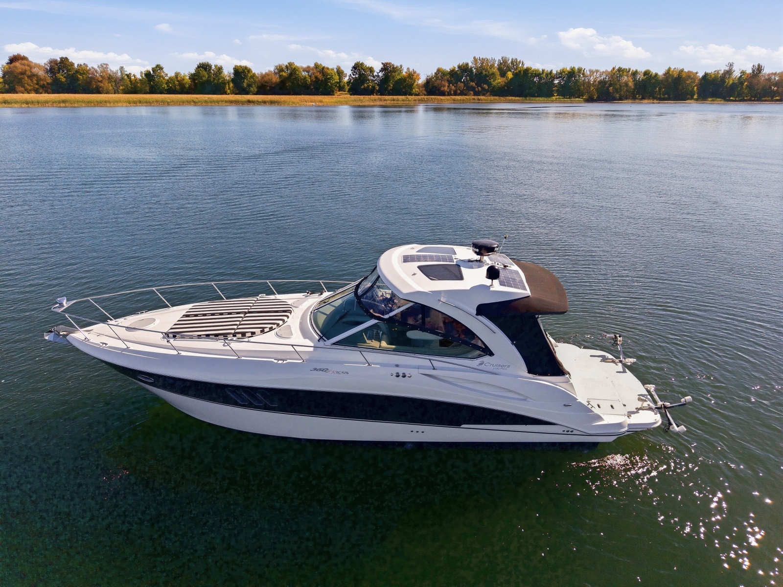 2010 Cruisers Yachts 360 Express