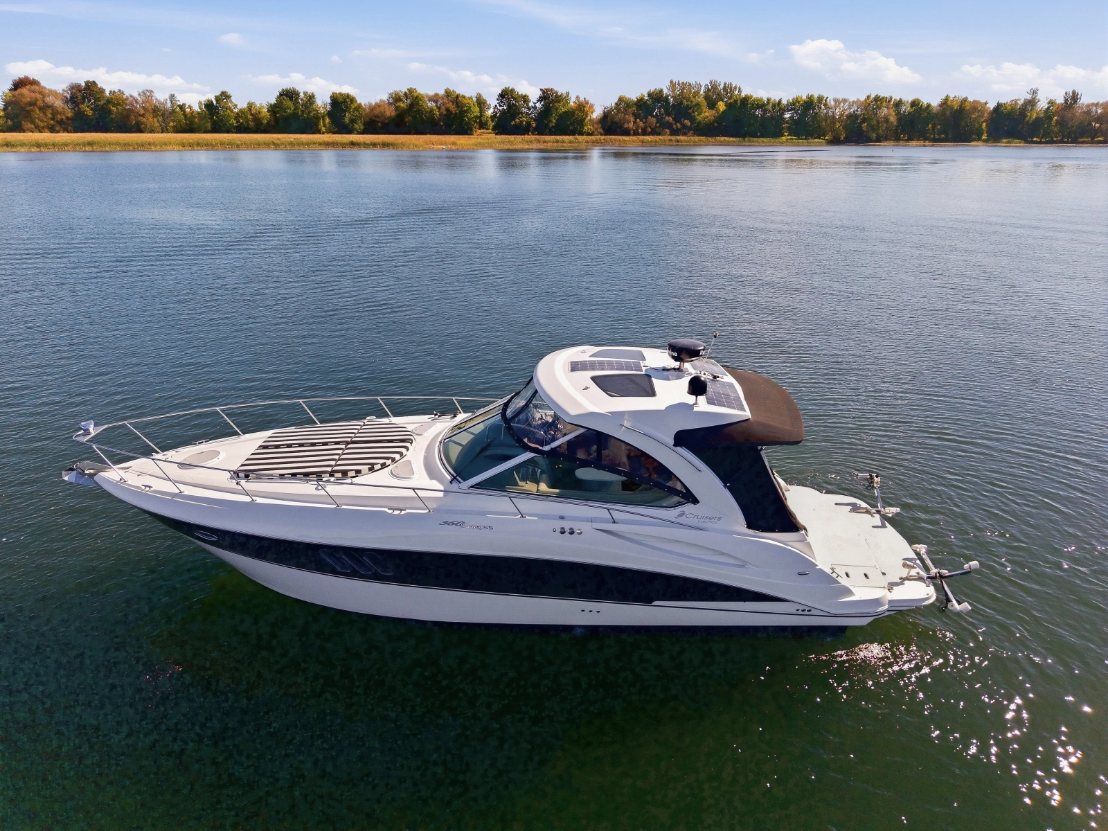 2010 Cruisers Yachts 360 Express