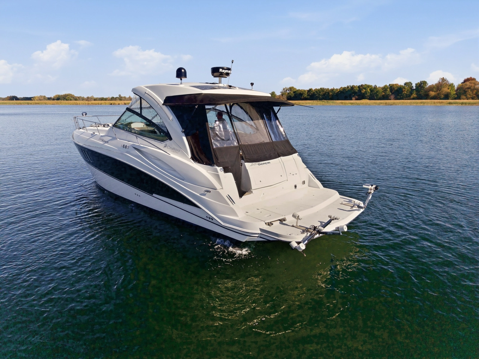 2010 Cruisers Yachts 360 Express