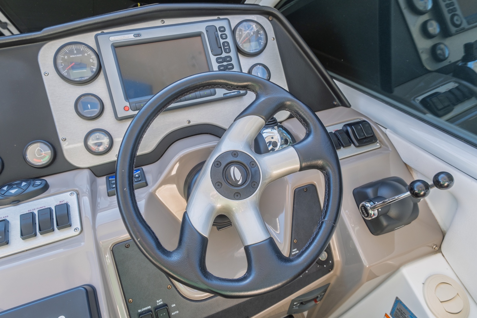 2010 Cruisers Yachts 360 Express