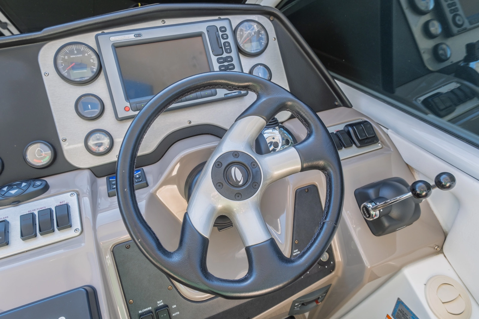 2010 Cruisers Yachts 360 Express