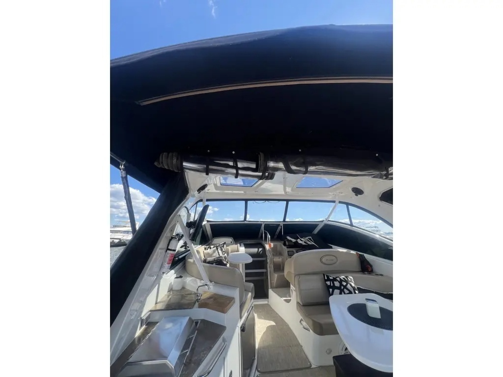 2010 Cruisers Yachts 360 Express