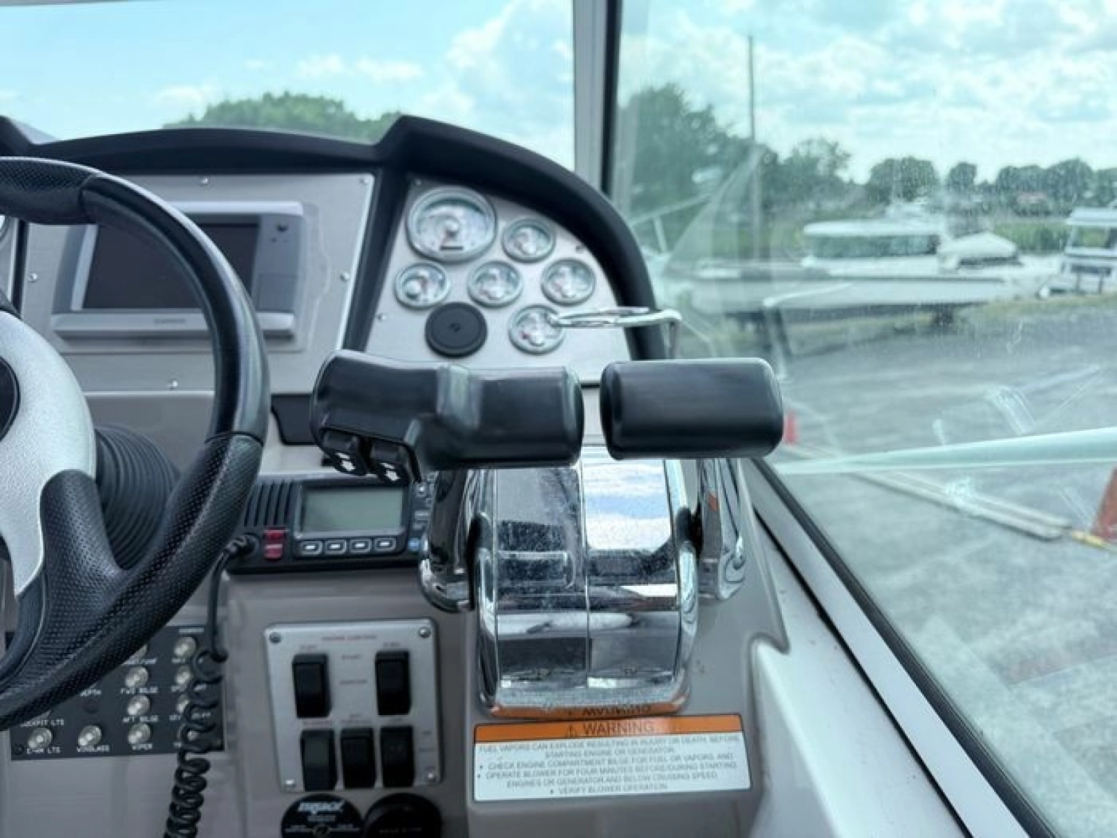 2009 Cruisers Yachts 300 CXi
