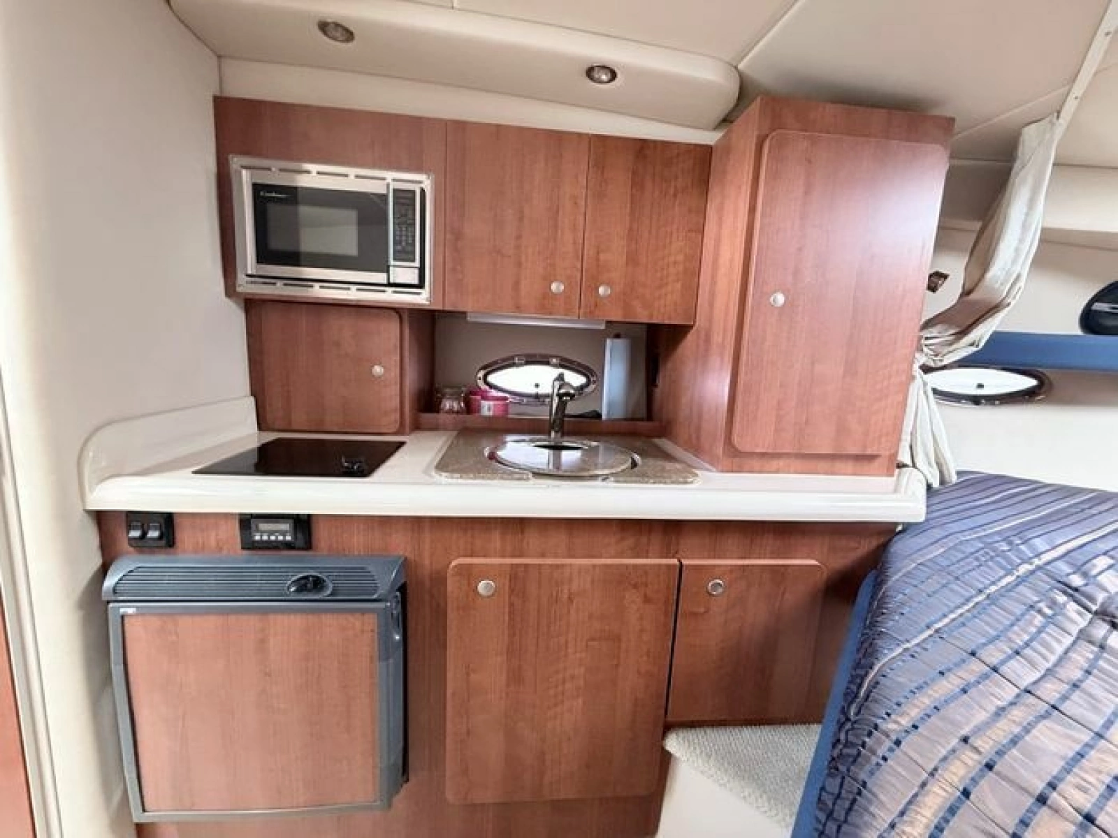 2009 Cruisers Yachts 300 CXi
