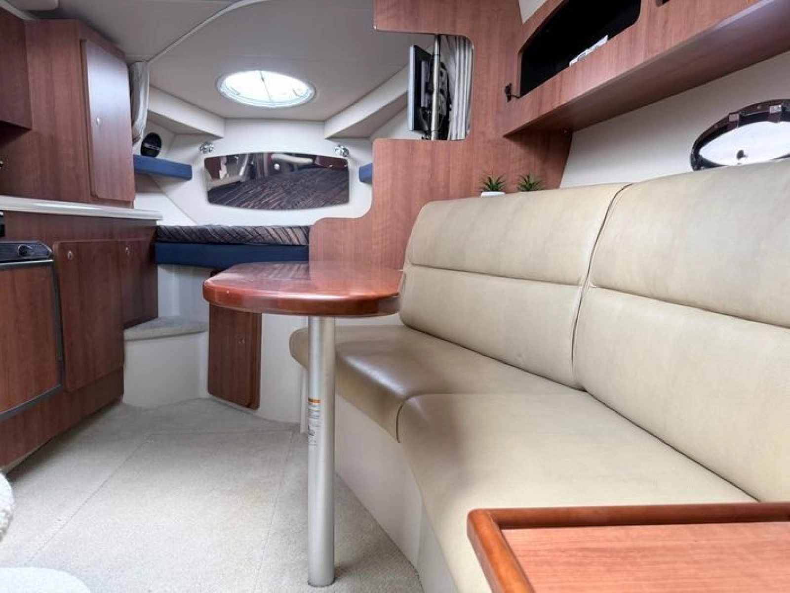 2009 Cruisers Yachts 300 CXi