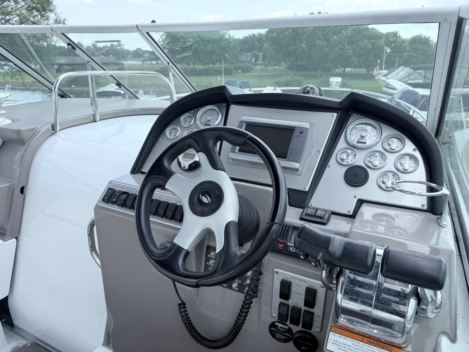 2009 Cruisers Yachts 300 CXi