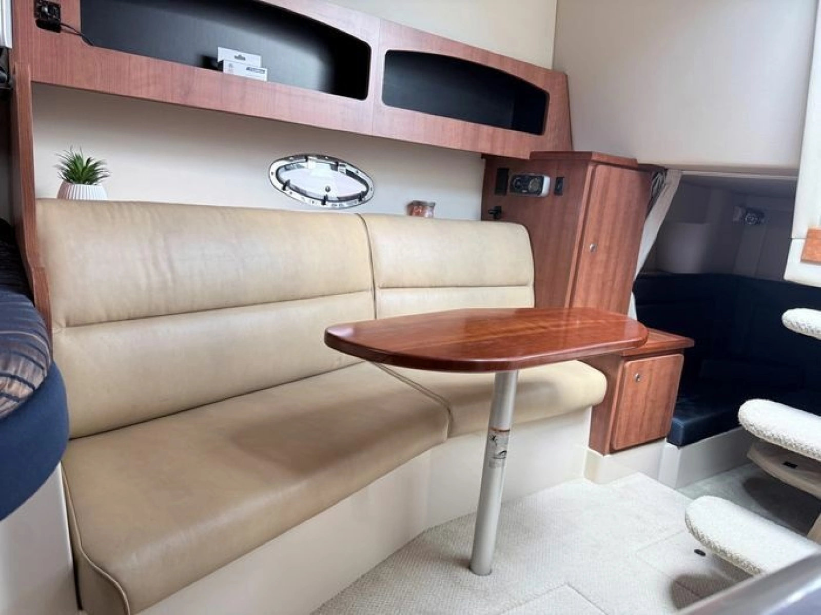 2009 Cruisers Yachts 300 CXi