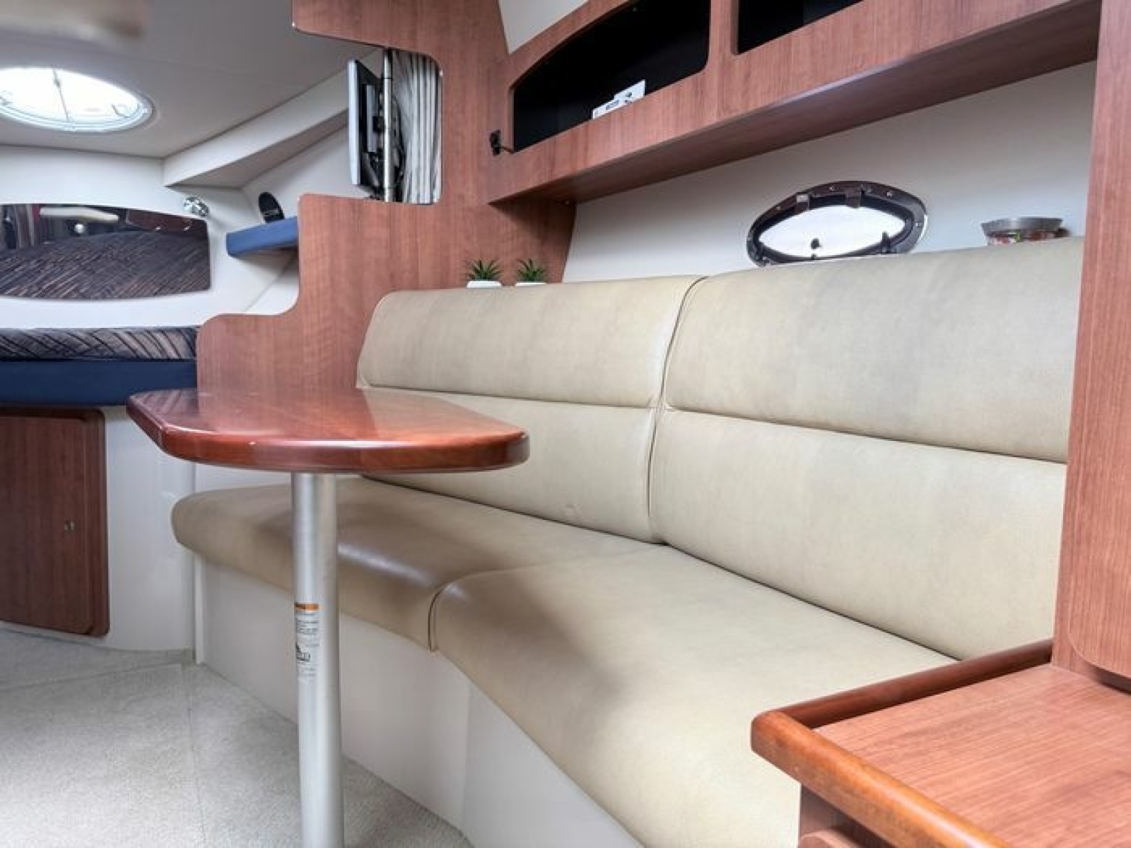 2009 Cruisers Yachts 300 CXi