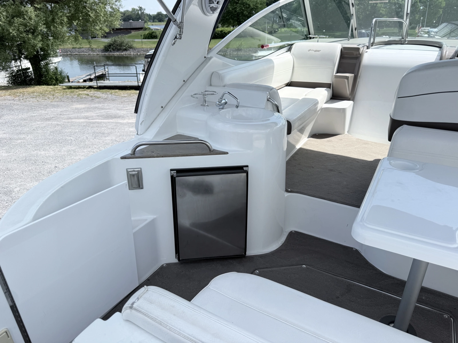 2009 Cruisers Yachts 300 CXi