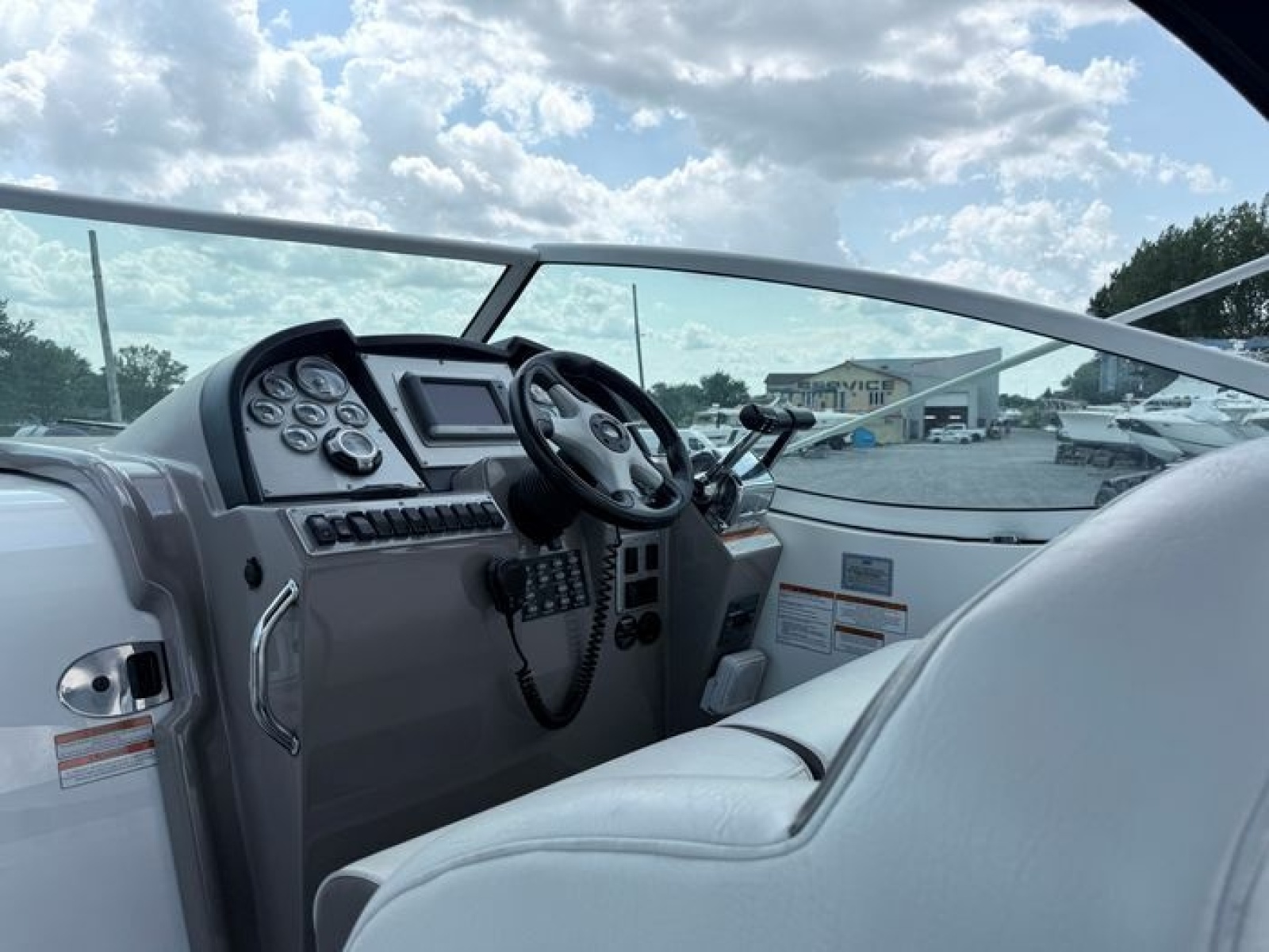 2009 Cruisers Yachts 300 CXi