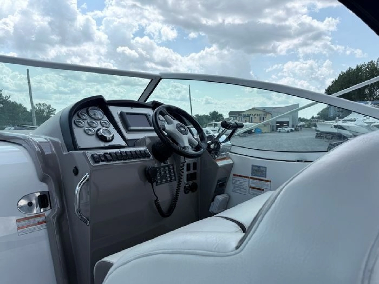 2009 Cruisers Yachts 300 CXi