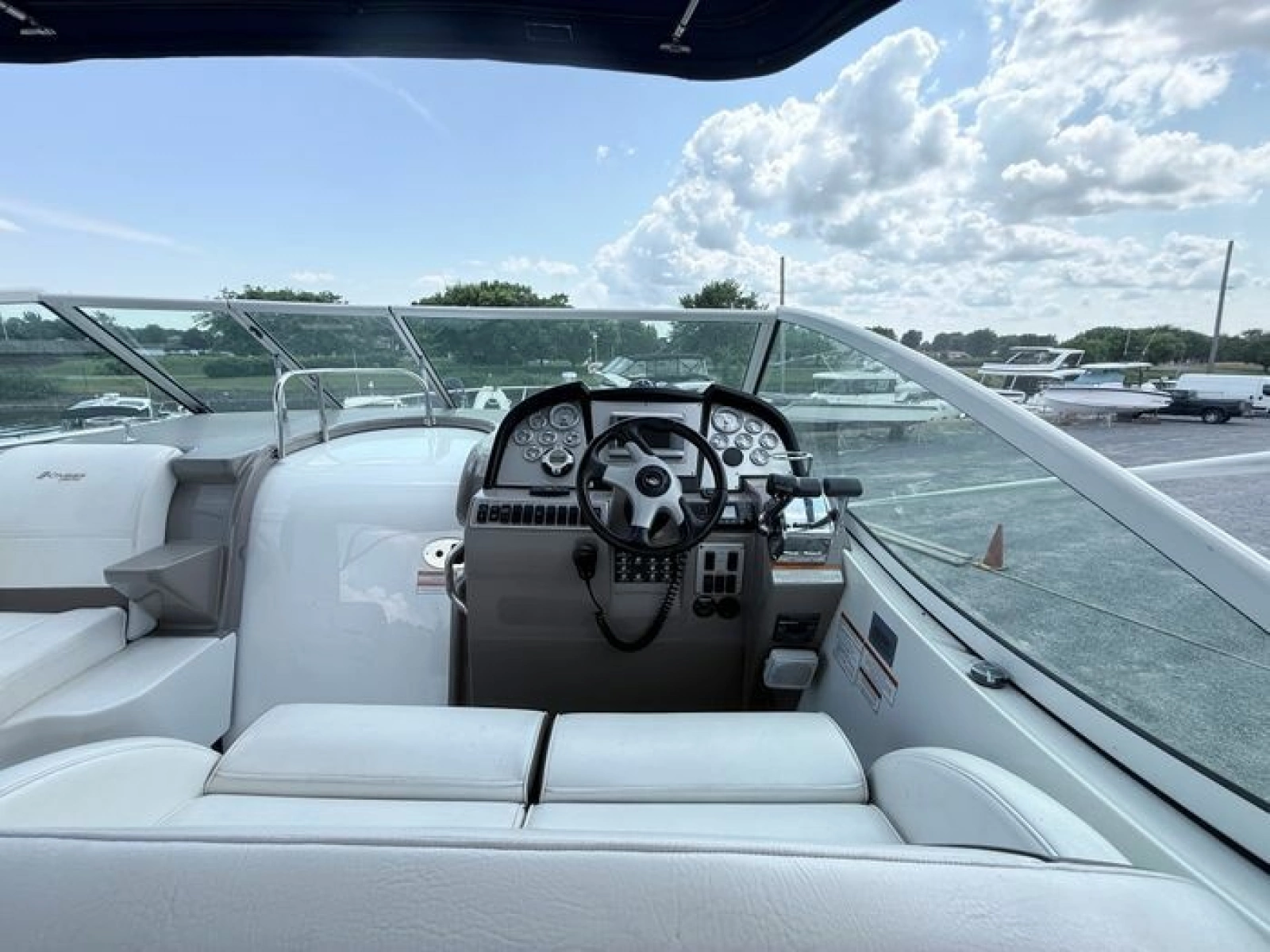 2009 Cruisers Yachts 300 CXi