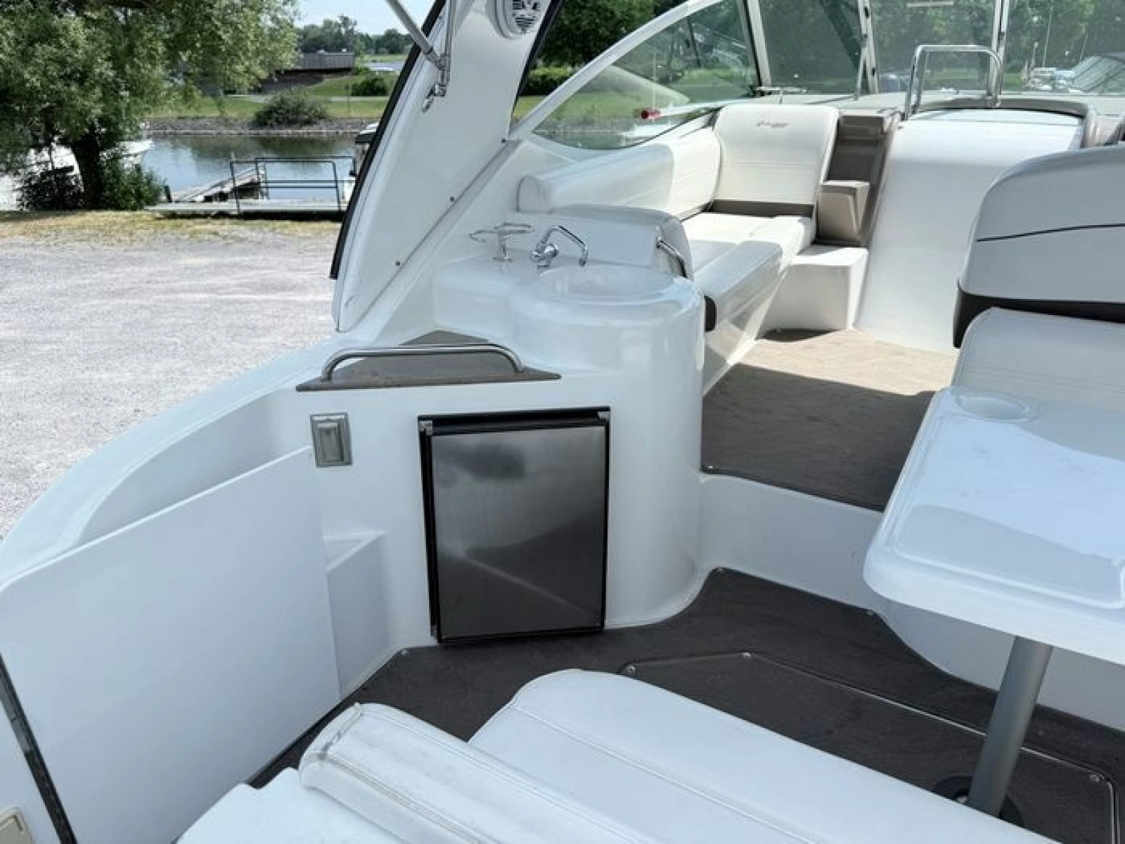 2009 Cruisers Yachts 300 CXi
