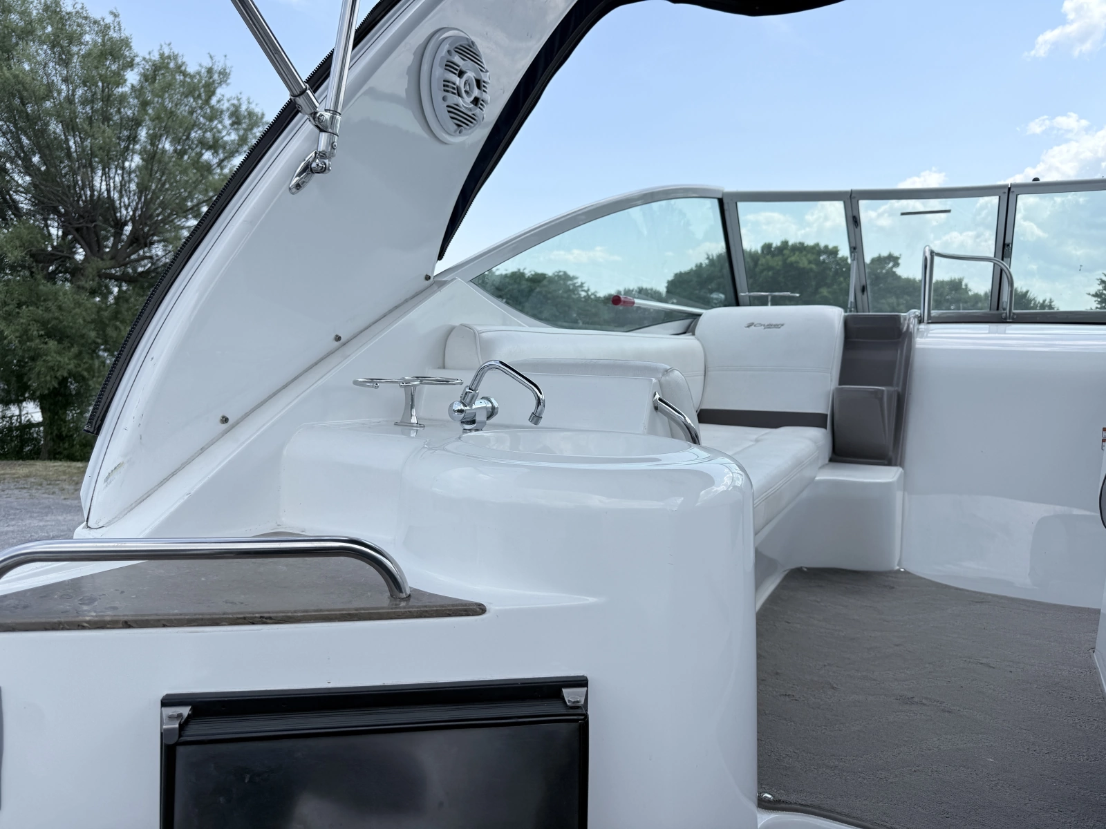 2009 Cruisers Yachts 300 CXi