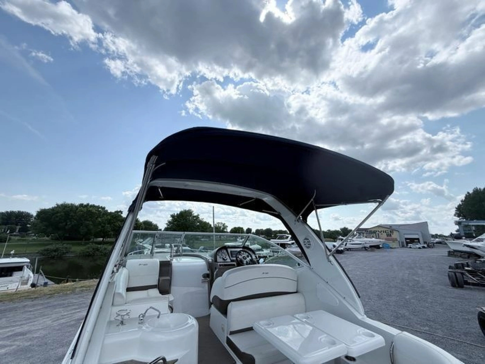 2009 Cruisers Yachts 300 CXi