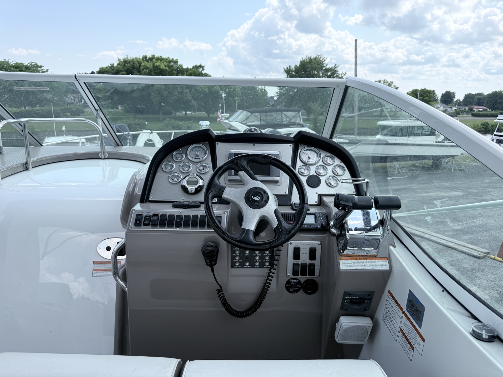 2009 Cruisers Yachts 300 CXi