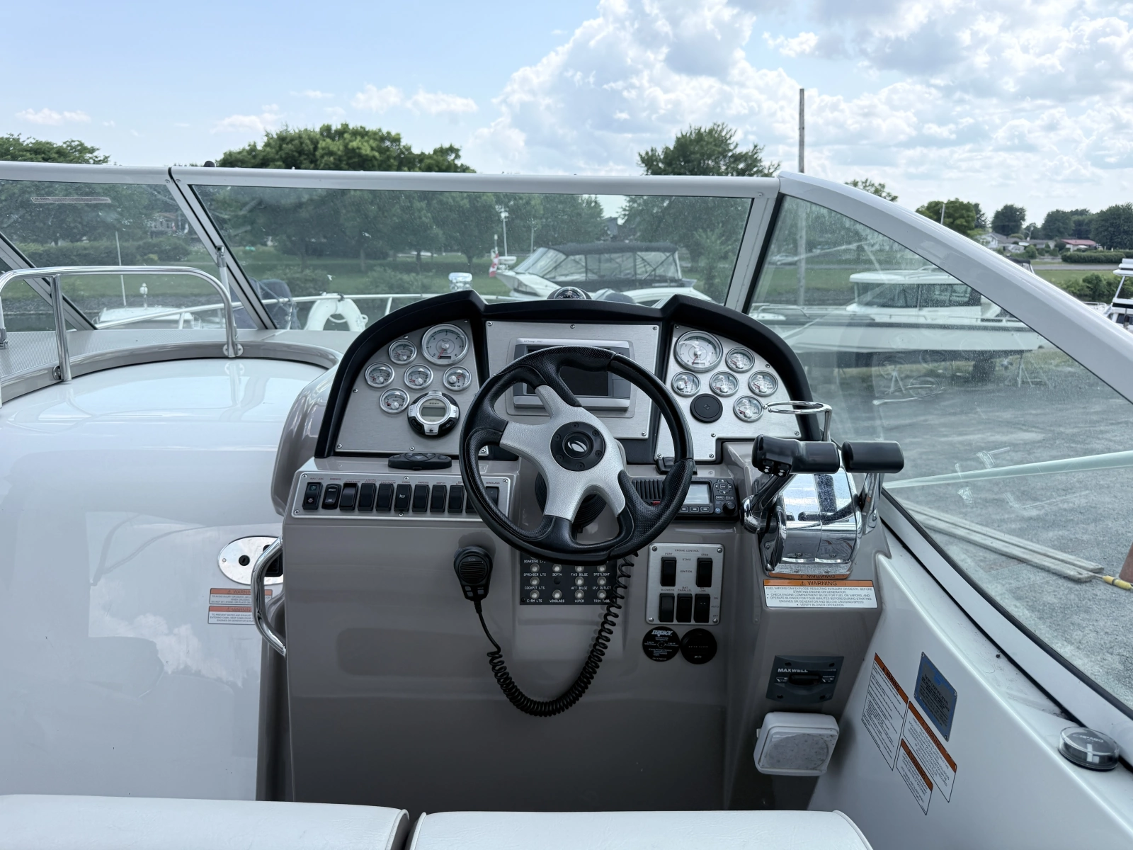 2009 Cruisers Yachts 300 CXi