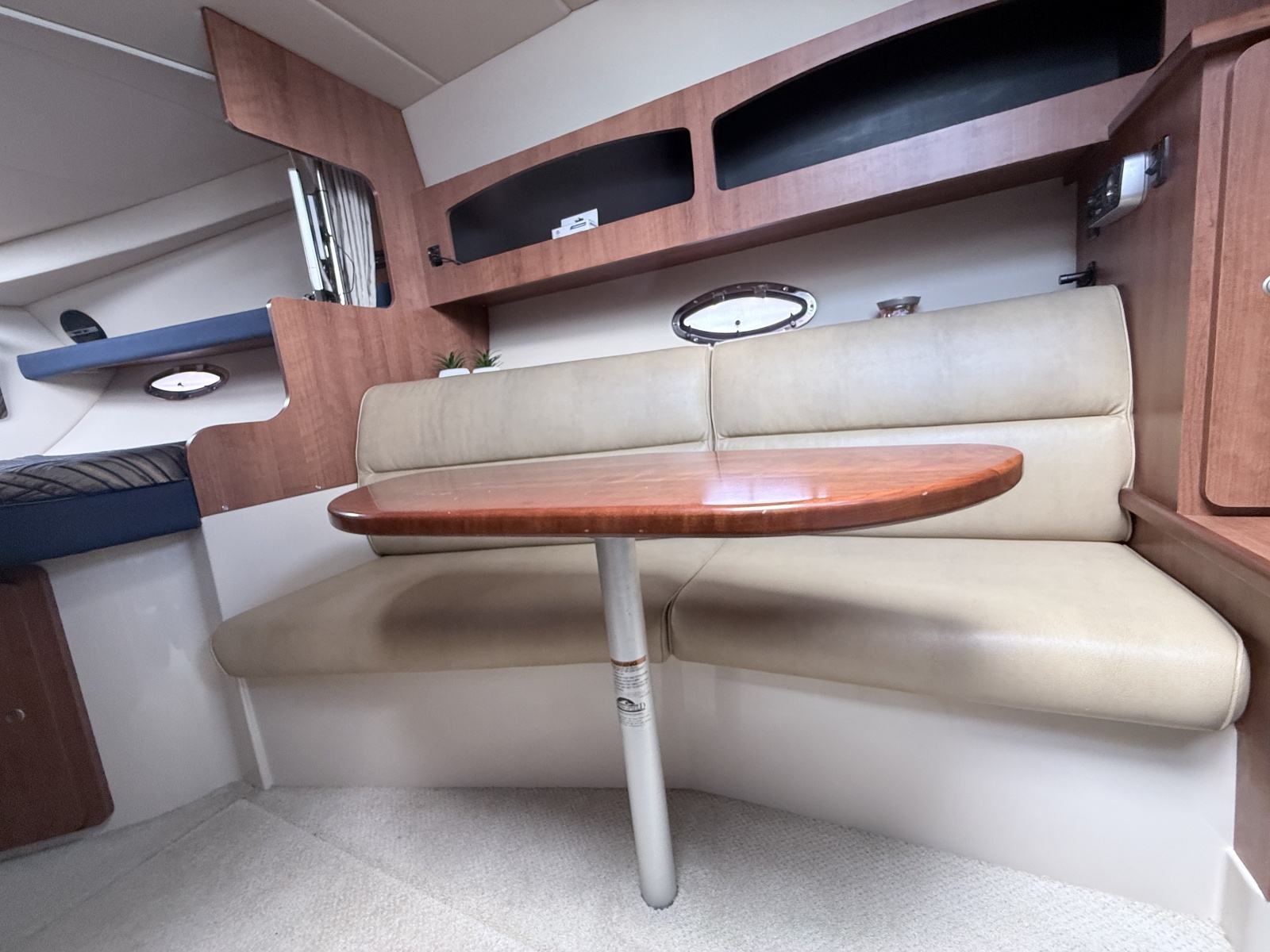 2009 Cruisers Yachts 300 CXi