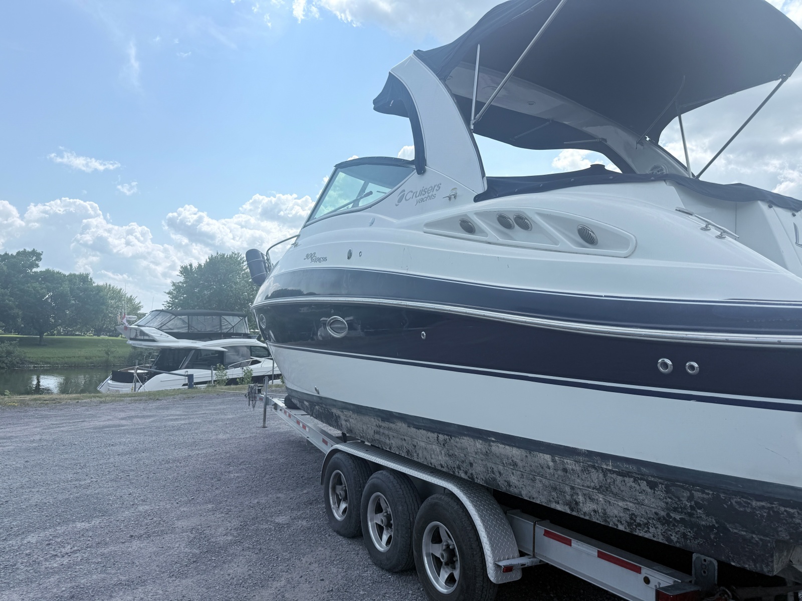 2009 Cruisers Yachts 300 CXi