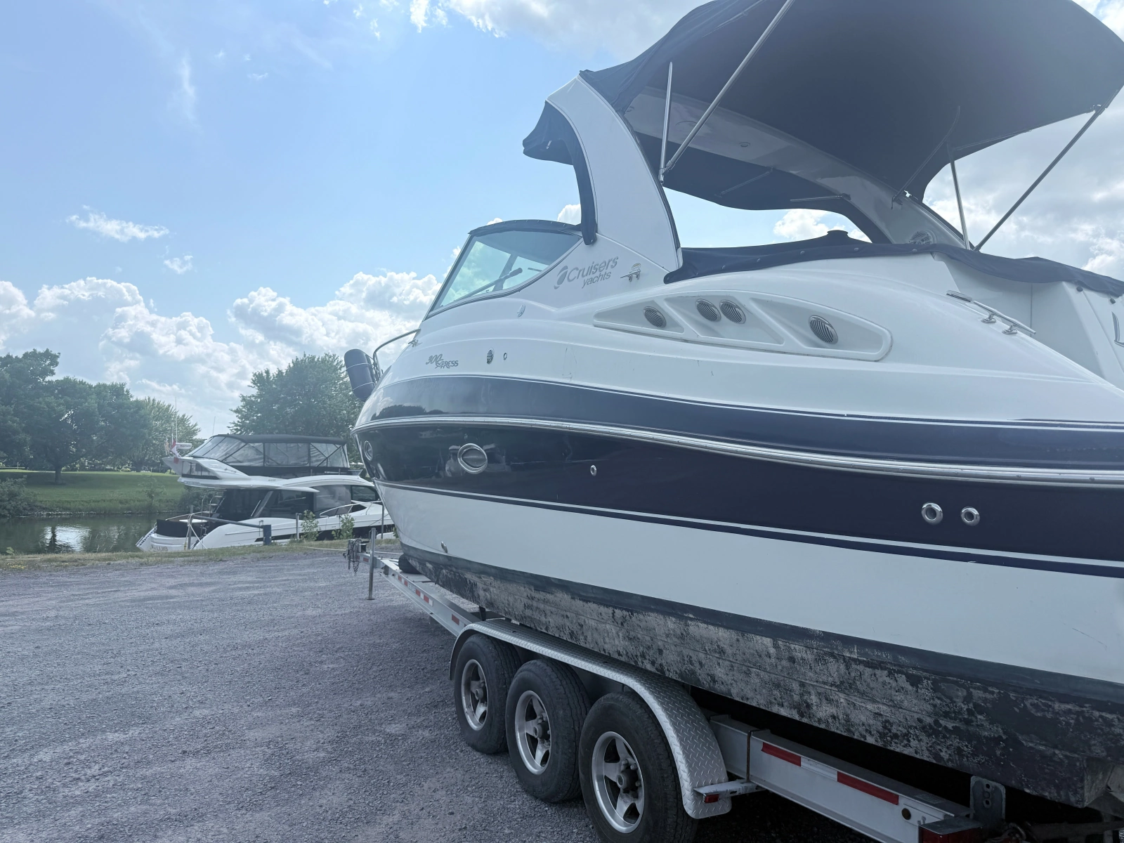 2009 Cruisers Yachts 300 CXi