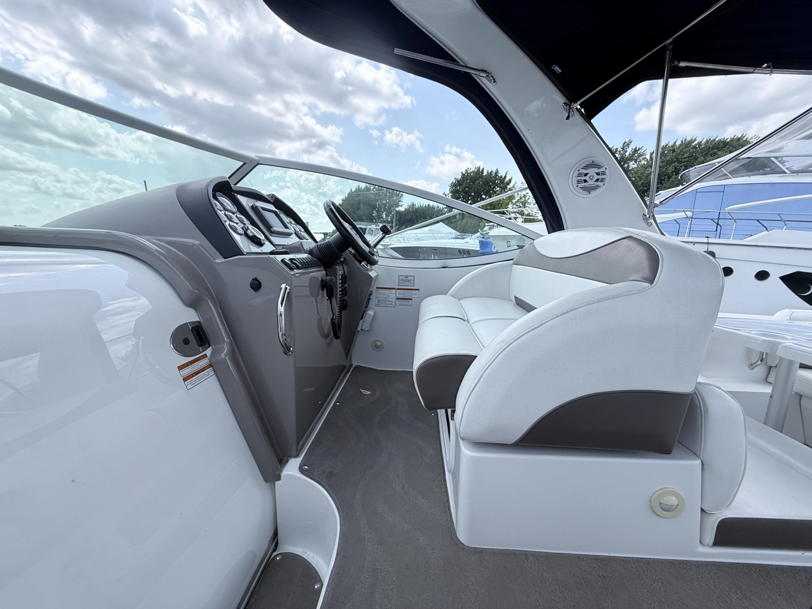 2009 Cruisers Yachts 300 CXi