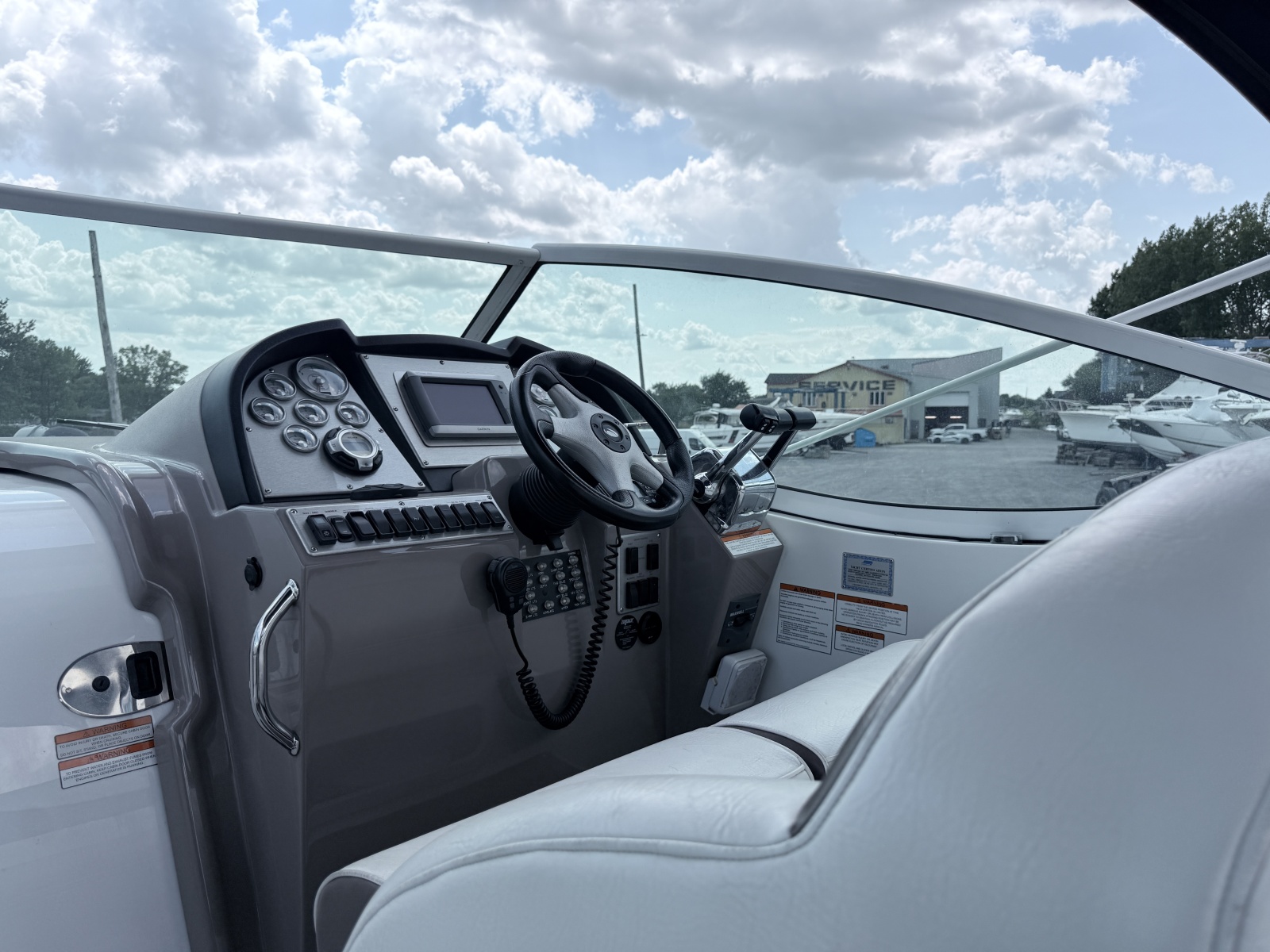 2009 Cruisers Yachts 300 CXi